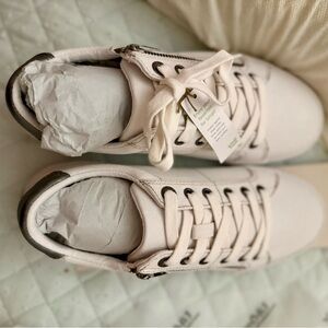 Taos Footwear White Lace-Up Sneakers
